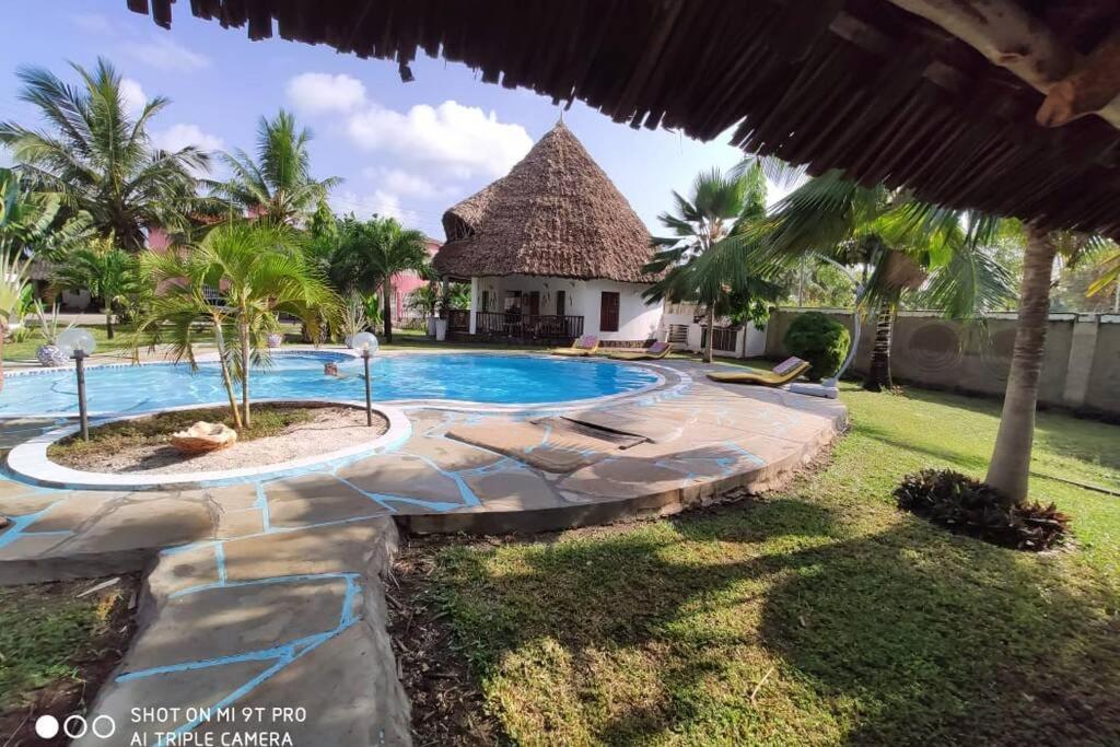 Dadida'S Pool Cottage Diani Beach Eksteriør bilde