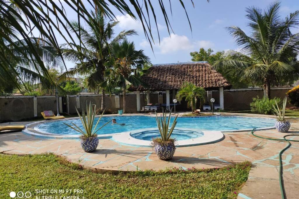 Dadida'S Pool Cottage Diani Beach Eksteriør bilde